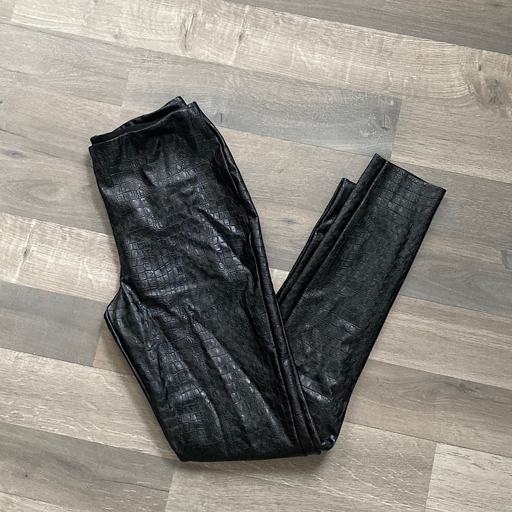 Black crocodile stretch leggings